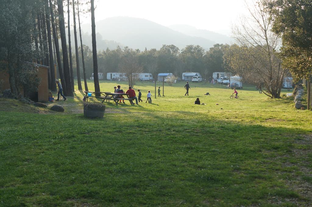 Camping Macanet De Cabrenys Ngoại thất bức ảnh