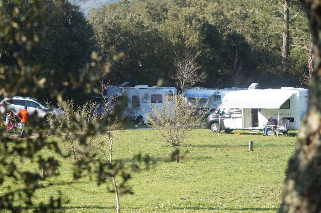 Camping Macanet De Cabrenys Ngoại thất bức ảnh