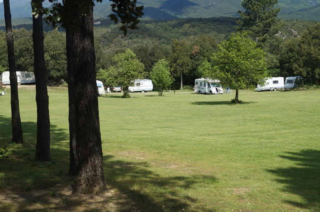 Camping Macanet De Cabrenys Ngoại thất bức ảnh